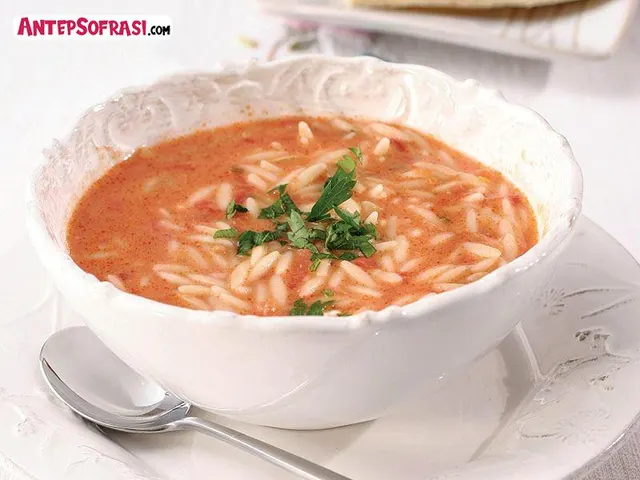 Antep Usulü Şehriye Çorbası