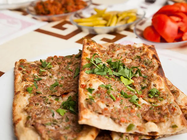 Antep İçli Ekmeği (Etli Ekmek)